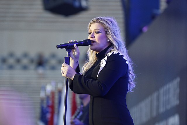 Kelly Clarkson Announces Meaning of Life Tour