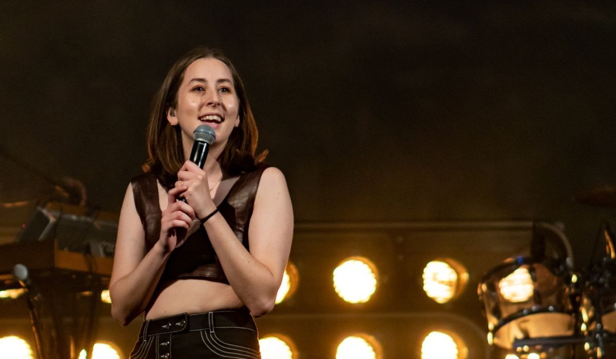 Alana Haim Stars in Paul Thomas Anderson's 'Licorice Pizza' Trailer