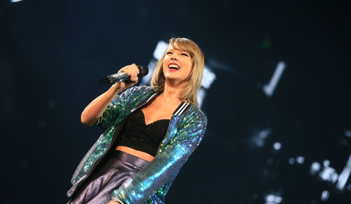 Taylor Swift Breaks Record for Longest No. 1 Song with 'All Too Well ...