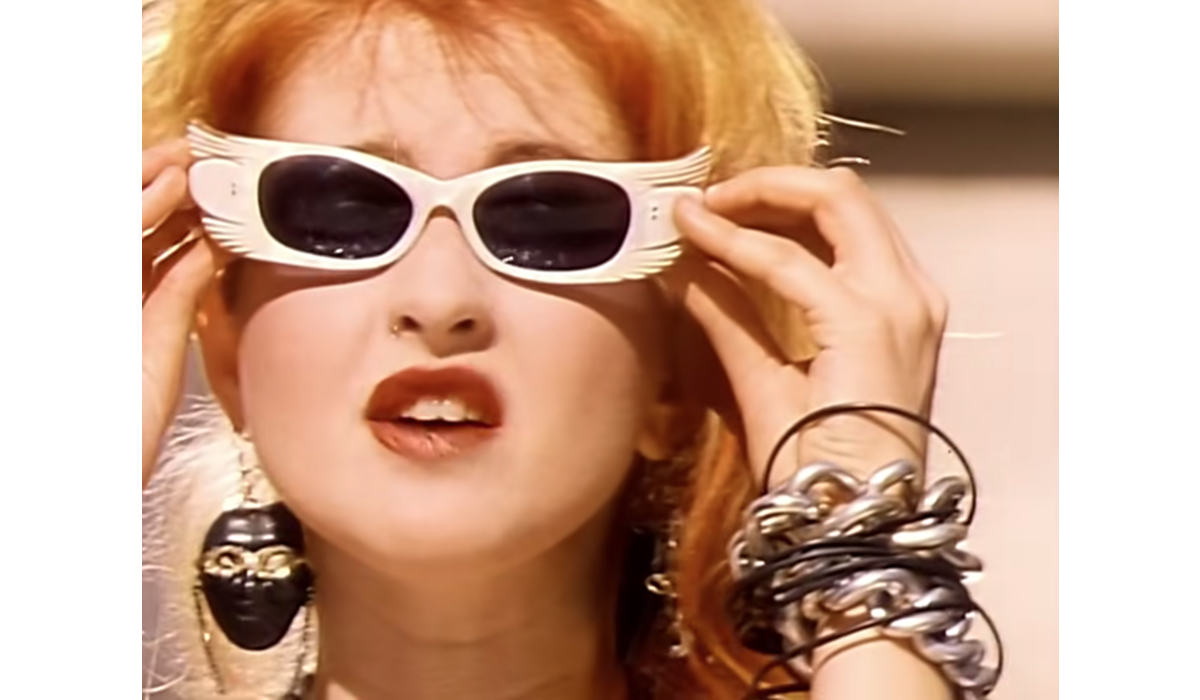 Синди Лаупер girls just wanna have fun. Cyndi Lauper 2022. Cyndi Lauper 1980. Cyndi Lauper girls just want to have fun.