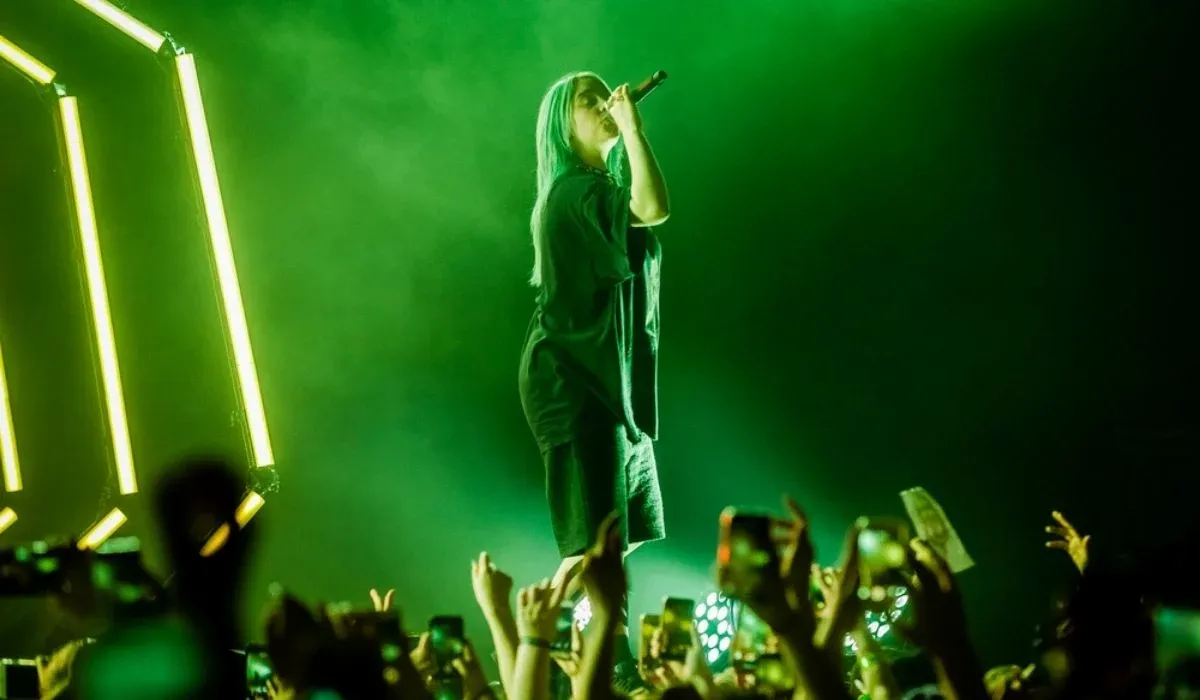 Billie Eilish Pauses Atlanta Concert to Help Fan Get an Inhaler