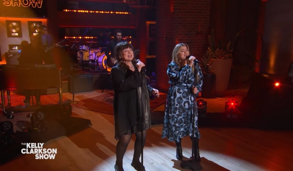 Kelly Clarkson Duets with Heart's Ann Wilson for Special Kellyoke