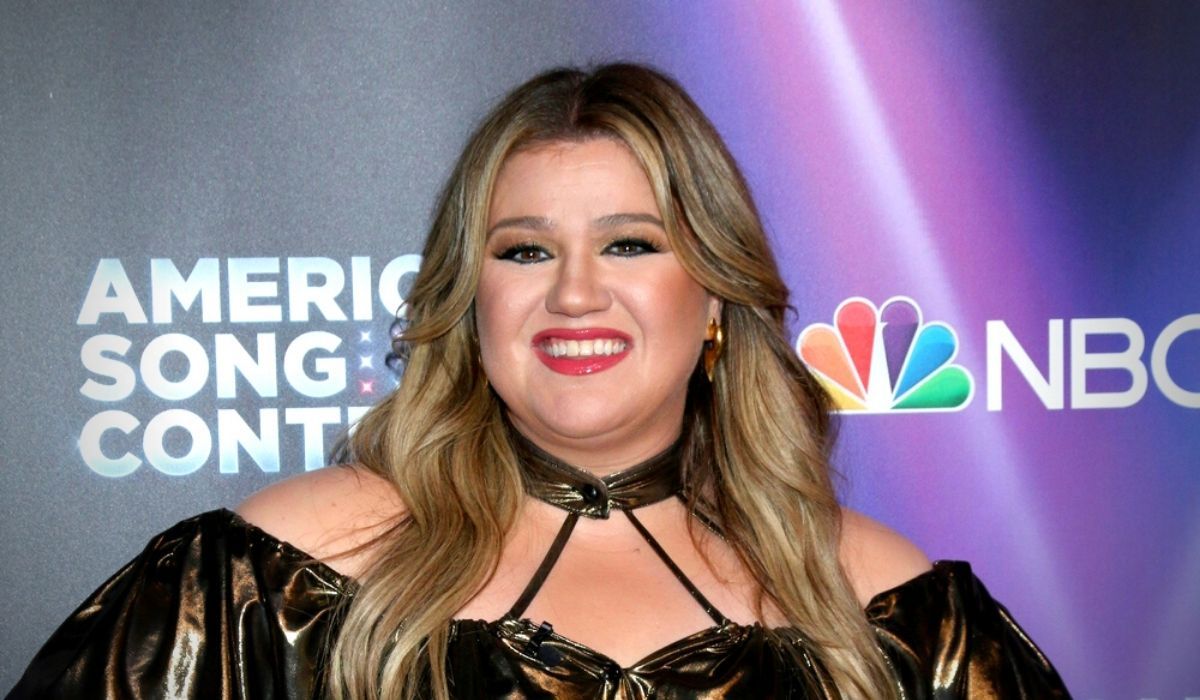 Kelly Clarkson Releases 'Kellyoke' EP: Covers Radiohead, Billie Eilish ...