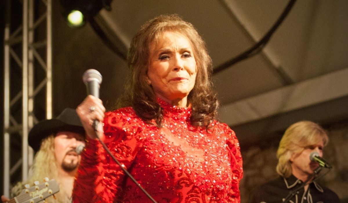 Top 10 Loretta Lynn Songs   Untitled Design 