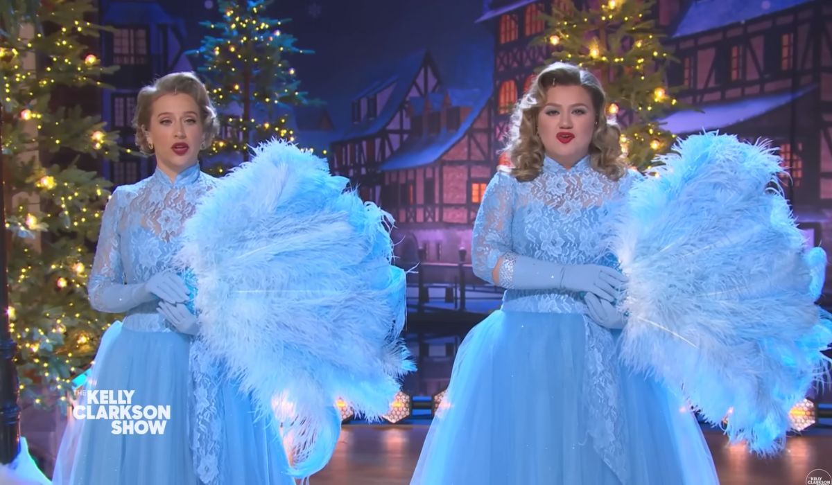 Kelly Clarkson Pays Homage to 'White Christmas' in New Kellyoke