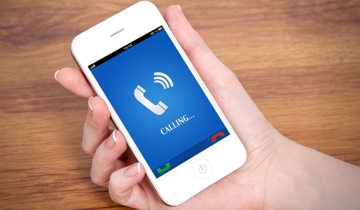 How to Answer Phone Calls on Your Radio Show