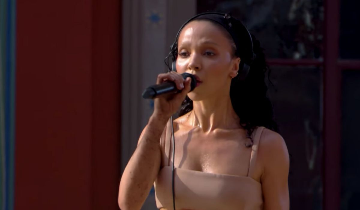 FKA Twigs Performs Brand New Song During Paris Fashion Week